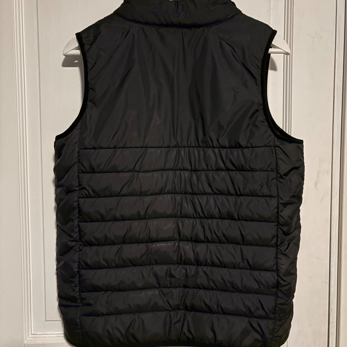 Svart dunväst från Lyle & Scott Junior - 1