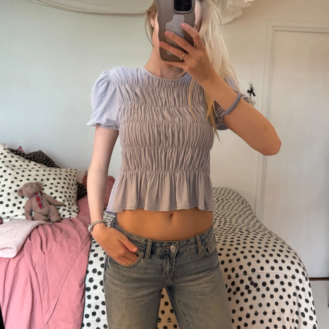 Ljusblå blus med puffärm från mango