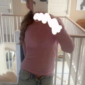 Ljusrosa långärmad topp - En jättefin tröja i bra skick 💕