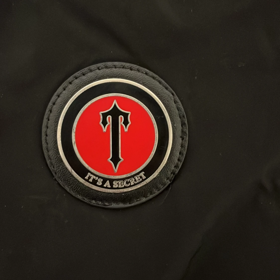 Trapstar svart pufferjacka med röd logga - 2