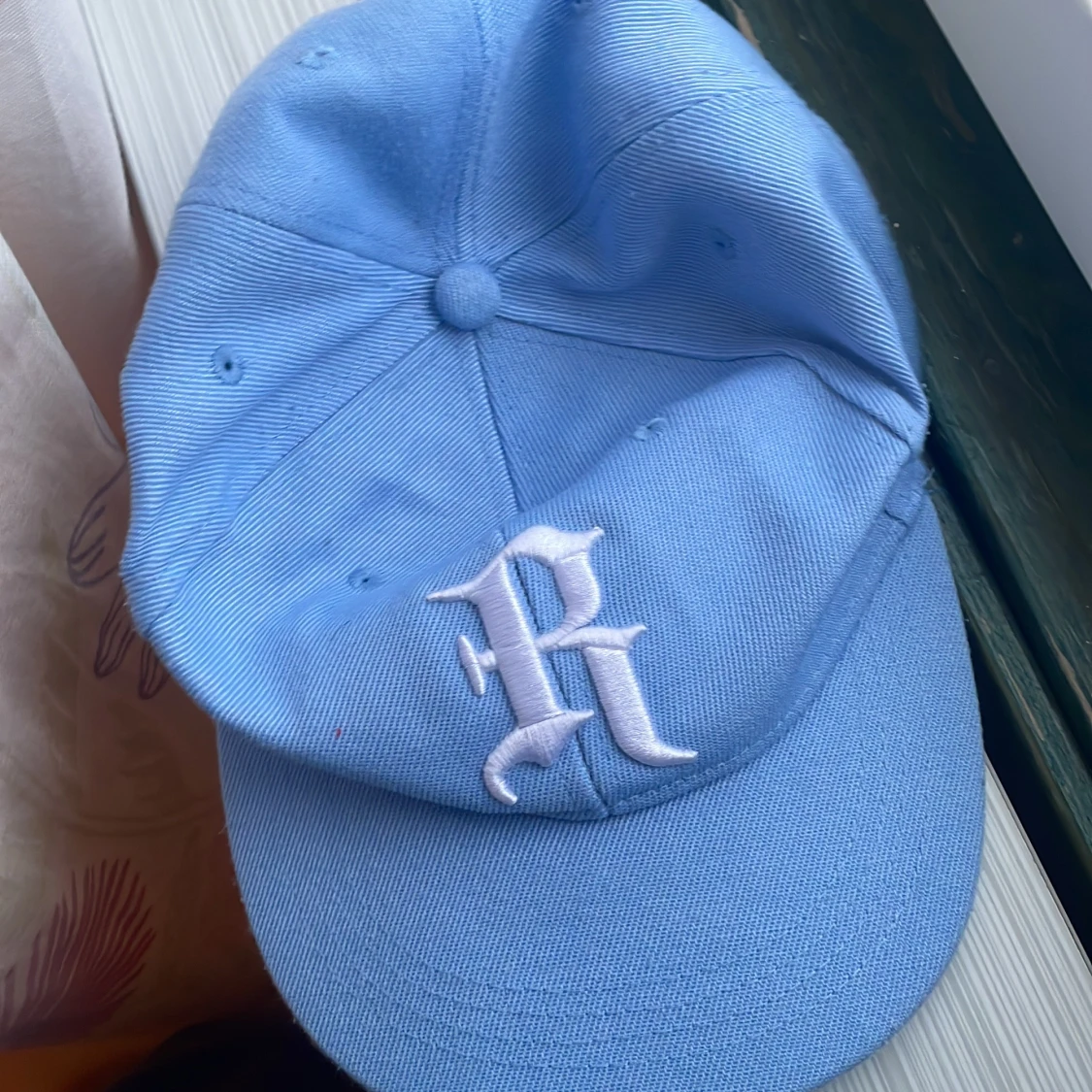 Golden Age ljusblå keps med brodyr - 4