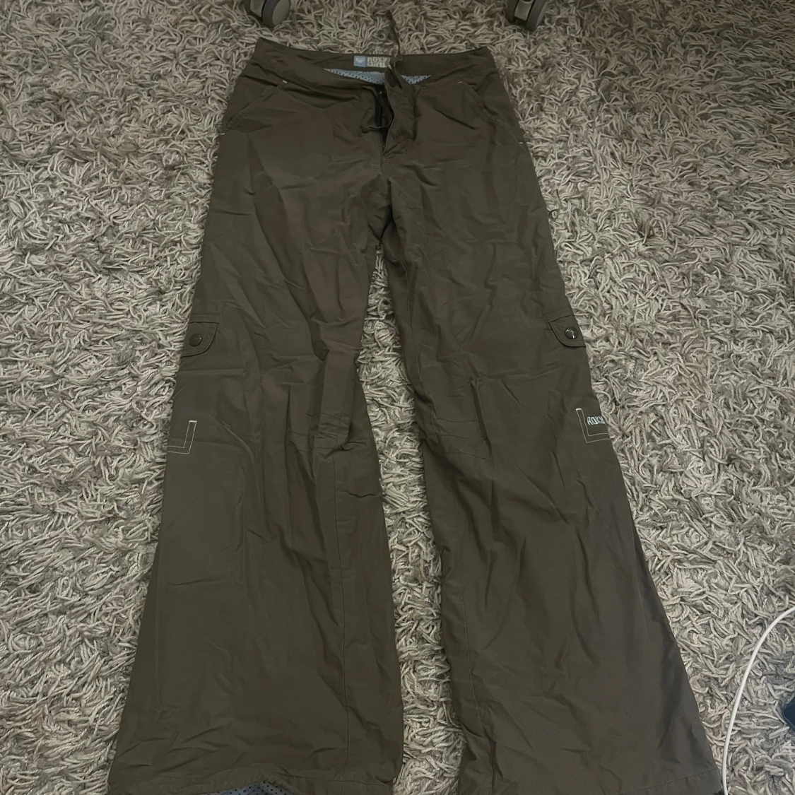 Bruna byxor från Roxy Girl