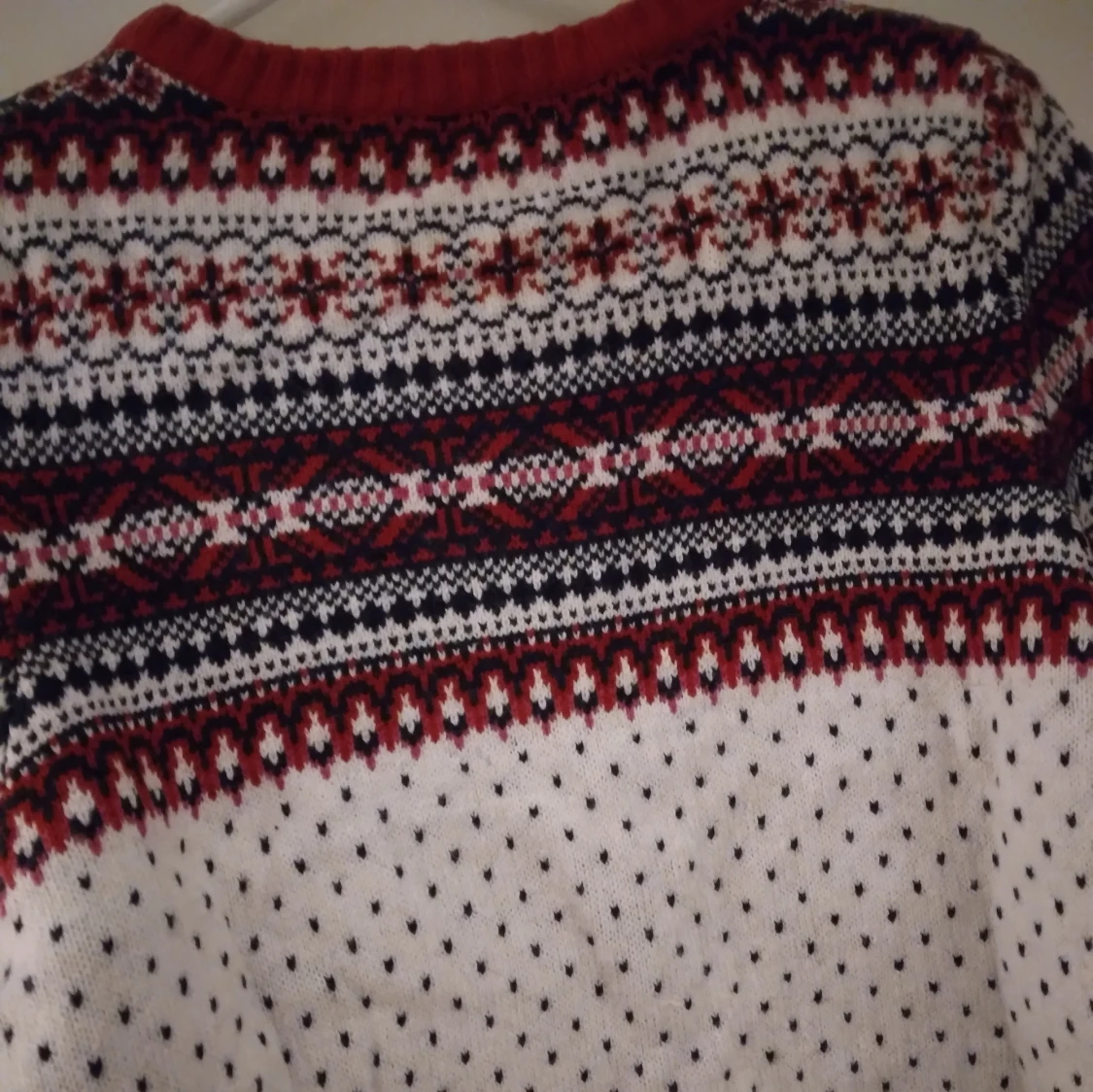 HELT NY OANVÄND Vit stickad tröja/ Jultröja med renmotiv från H&M LOGG. Small. - 4