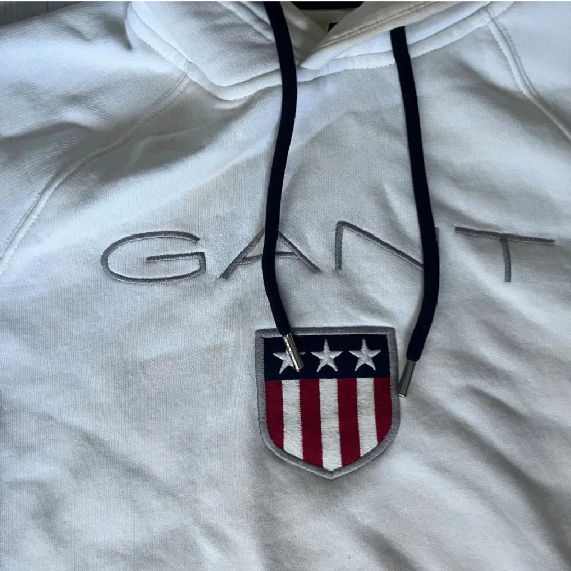 Vit GANT hoodie  - 1