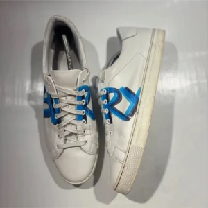 Burberry skor  - Hej! Säljer nu mina skor från märket Burberry , storlek 45 bra skick, allt på bilden ingår. Tveka inte på att höra av dig om du har frågor eller funderingar kring skorna! 