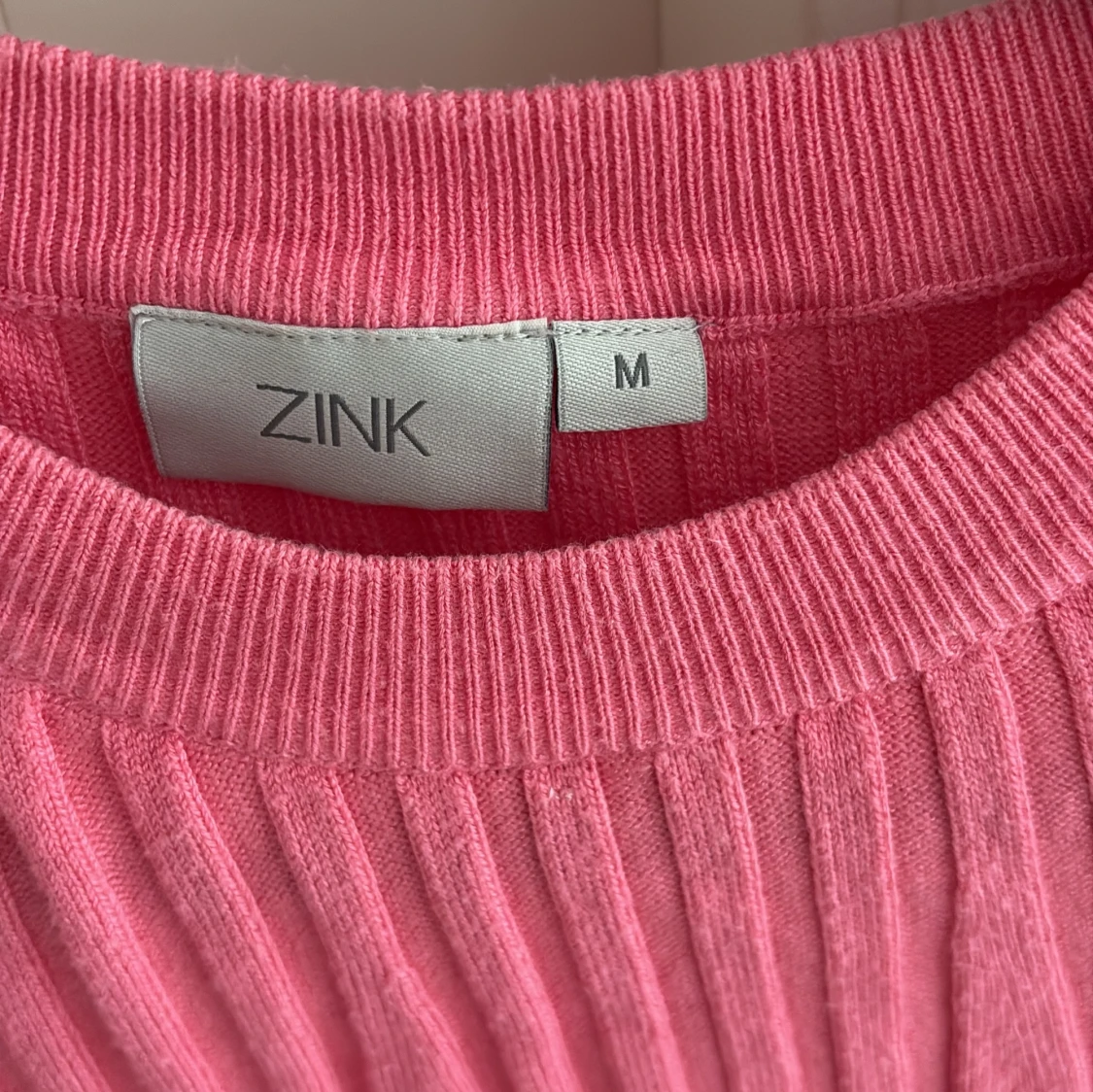 Rosa ribbad tröja från Zink - 2