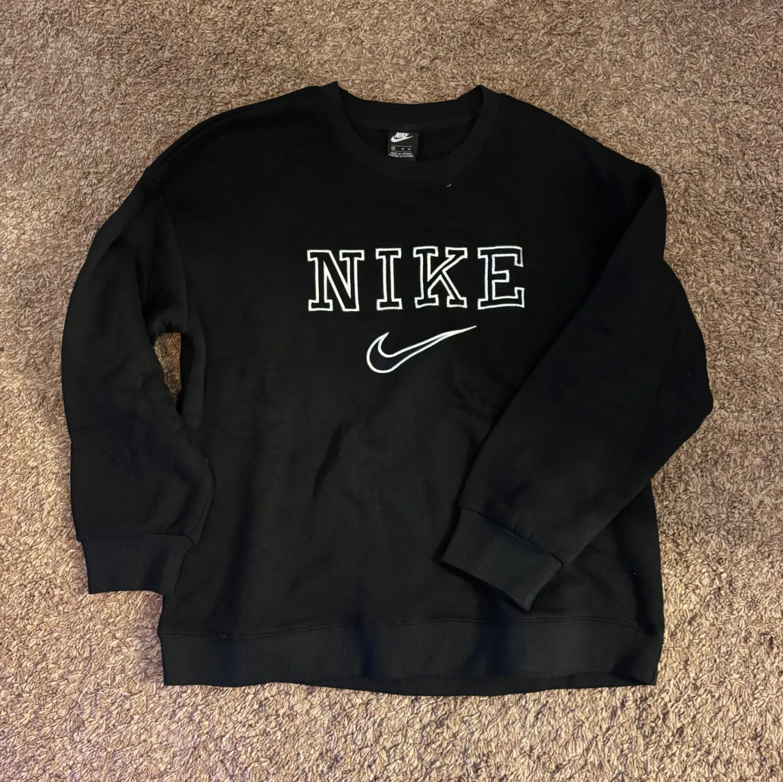 Svart Nike sweatshirt med logga