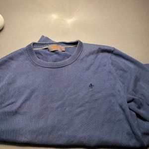 Morris tröja - Säljer nu denna riktigt snygga Morris tröjan i st S bara att höra av dig vid frågor eller funderingar och pris kan absolut diskuteras 