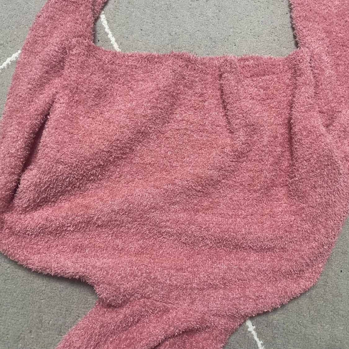 Mysig rosa hoodie i fluffigt material - 1