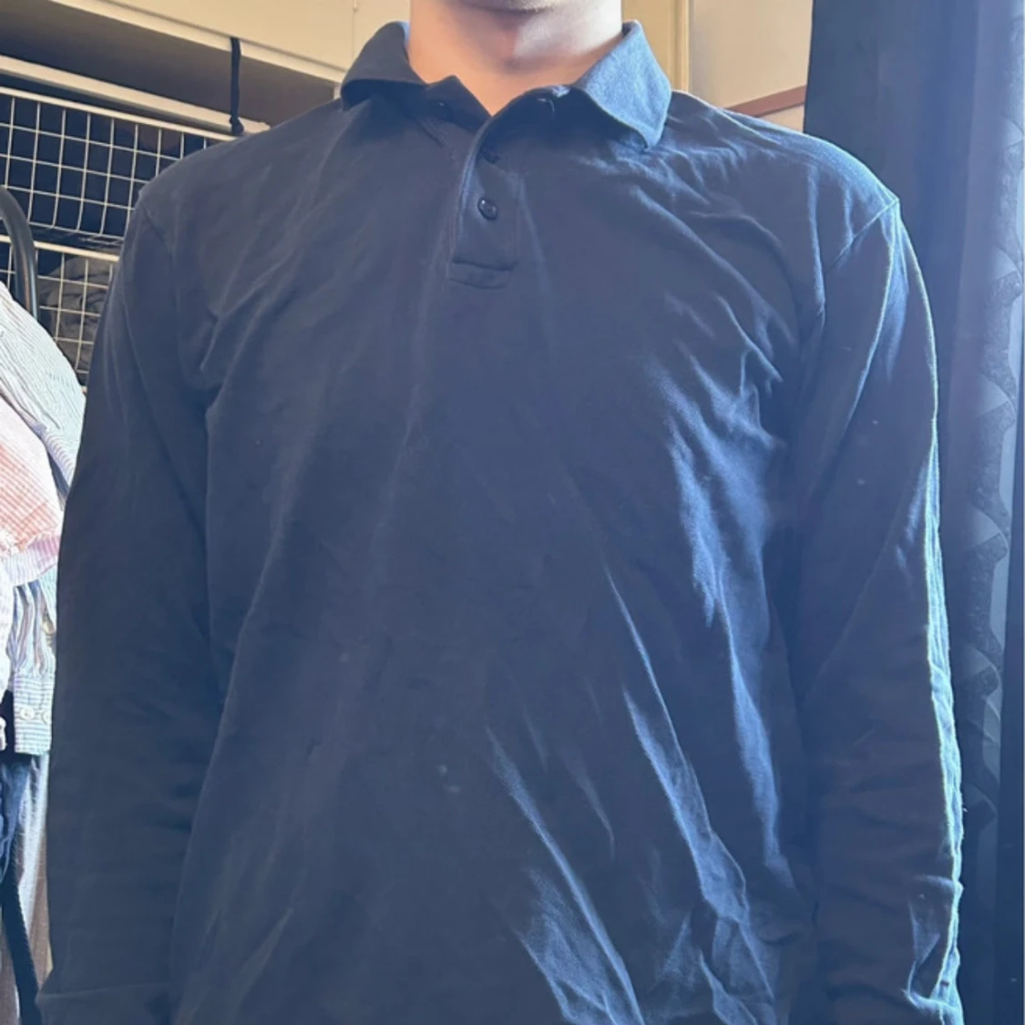 Mörkblå långärmad pikétröja