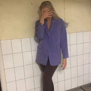 Kavaj 💜  - Från bik bok