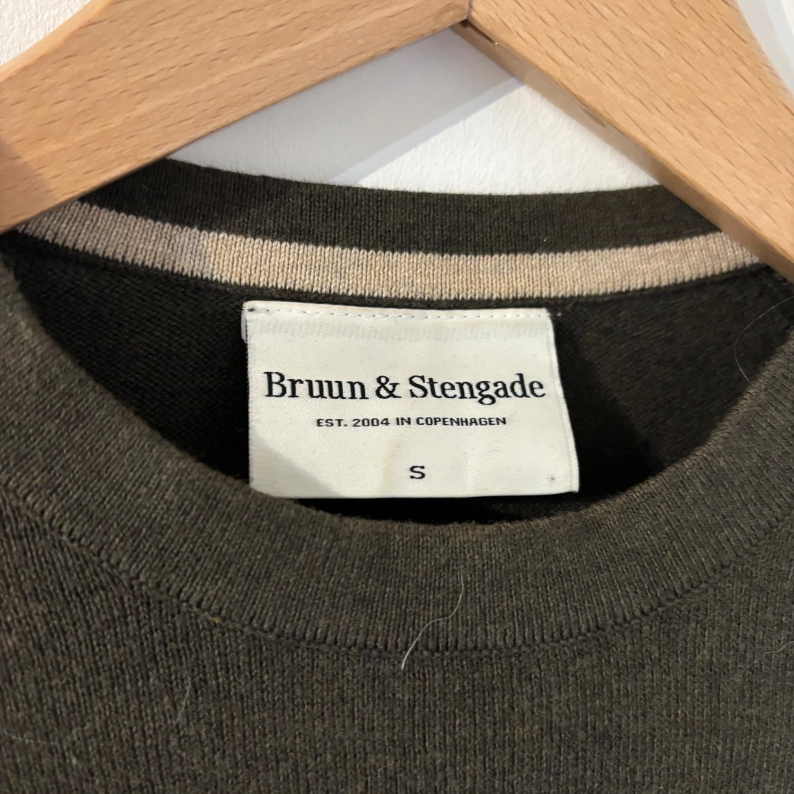 Mörkgrön stickad tröja Bruun & Stengade - 1