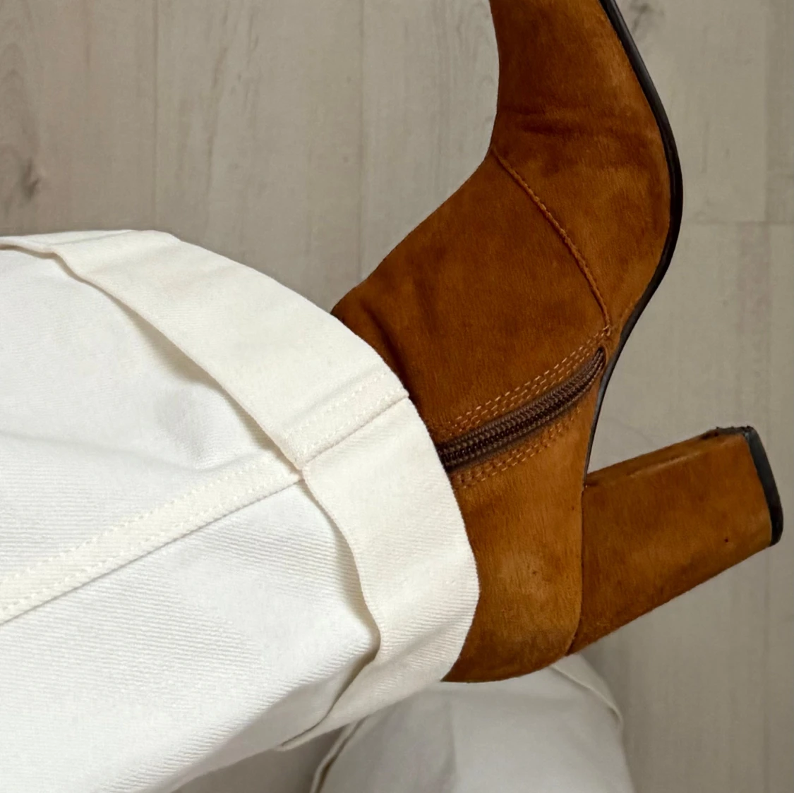 Bruna mockaboots med klack - 2