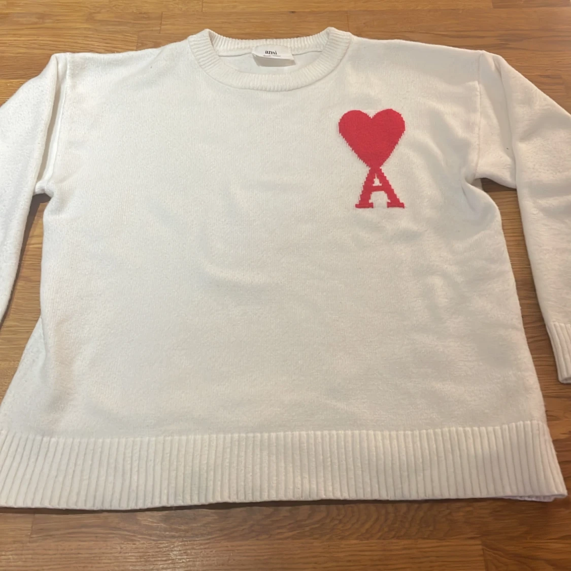 Vit stickad tröja från Ami