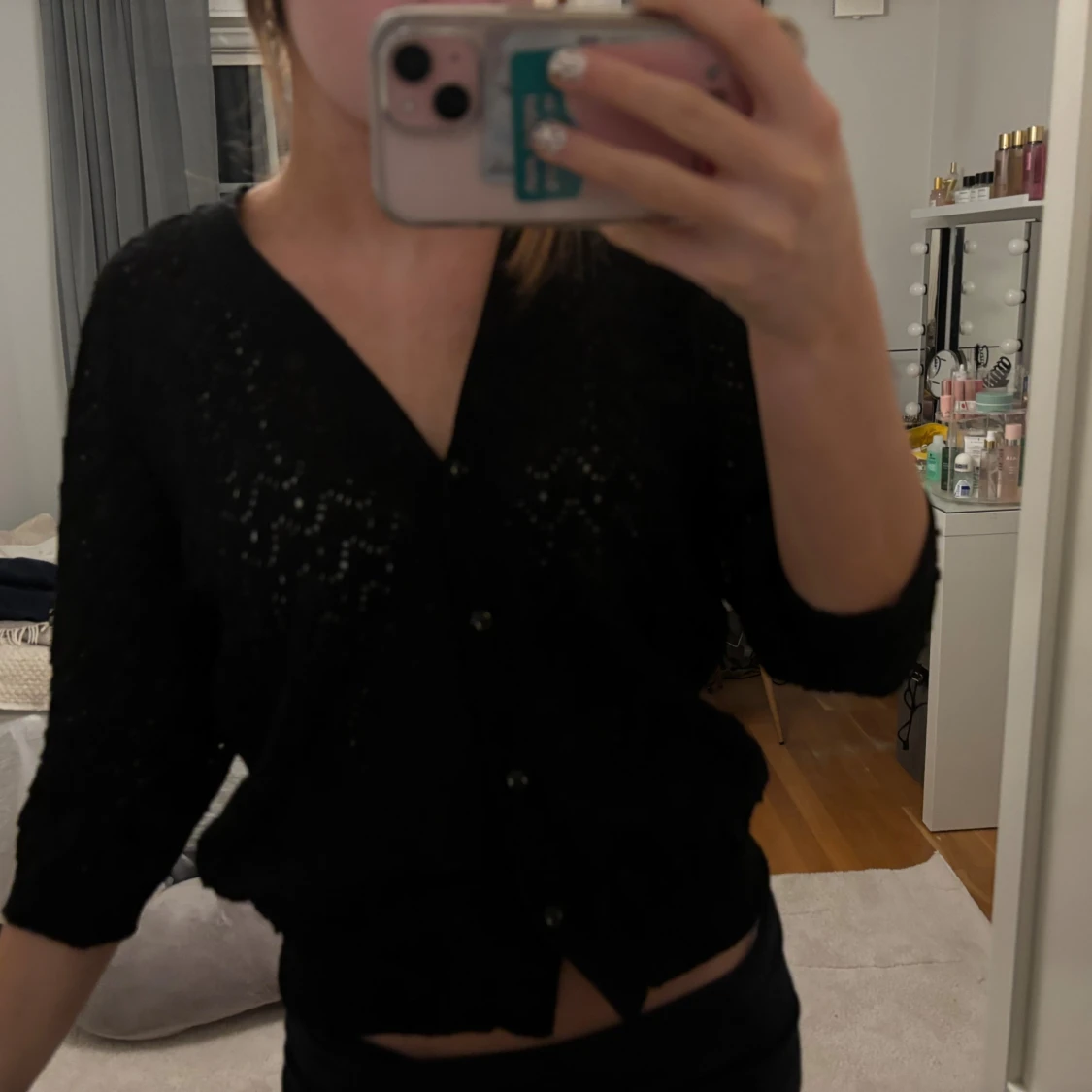 Svart stickad kofta med knappar