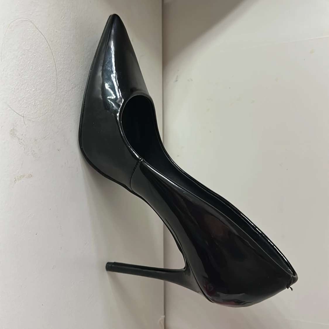 Svarta lackklackar med spetsig tå - 3