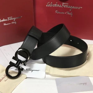 Svart OO bälte  - Helt nytt, allt som ingår är bältet och en hålslagare. INGEN BOX INGÅR. Fraktar inom 24 timmar.