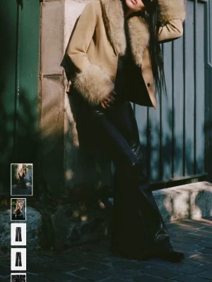 Svarta bootcut byxor fejkskinn - Säljer ett par svarta bootcut byxor i fejkskinn med snörning framtill i midjan. Byxorna har en glansig finish och markerad söm över knäna. Sitter snyggt med hög midja och ger en edgy vibe till din outfit.(helt nya-aldrig använda)