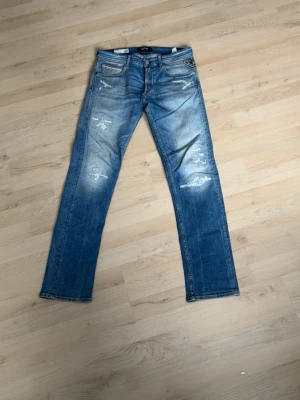 Replay grover - Säljer dessa replay jeans. Storlek 31/32. Nyskick! Passform: Regular/straight. Modellen heter Grover.