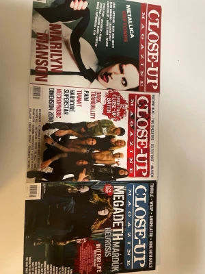 Close-Up Magazine (3 nummer) - Tre nummer av Close-Up Magazine, fullmatade med intervjuer, reportage och bilder på kända metal- och rockband som Marilyn Manson, Megadeth, Metallica, Deftones och många fler. Perfekt för dig som älskar hårdrock och vill dyka djupare in i musikens värld.