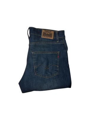 Replay jeans - Snygga jeans från Replay i klassisk mörkblå tvätt. Tidlös modell som passar både till vardag och mer uppklädda outfits. Storlek: 16A (166cm)  ✨ Detaljer: 	•	Märke: Replay 	•	Färg: Mörkblå 	•	Passform: Slim/regular  	•	Skick: Bra skick, normala användningsspår 	•	Original Replay-patch baktill  📦 Skickas snabbt och packas noggrant 💬 Hör av dig vid frågor eller om du vill ha fler bilder 🤝 Rabatt vid snabb affär eller paketköp