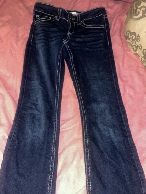 Jeans low waist  - Jätte fina low-waist jeans från Gina Tricot! Använd fåtal gånger ❤️ Säljer pga att dom bara ligger 💕 