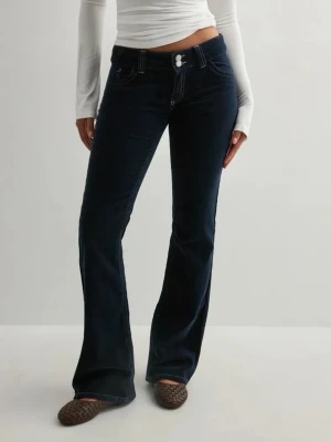 Nelly jeans - Jättefina byxor från nelly i manchester tyg. Helt nya med lappen kvar, helt slutsålda!💞köpta för 699 men säljer för 599.