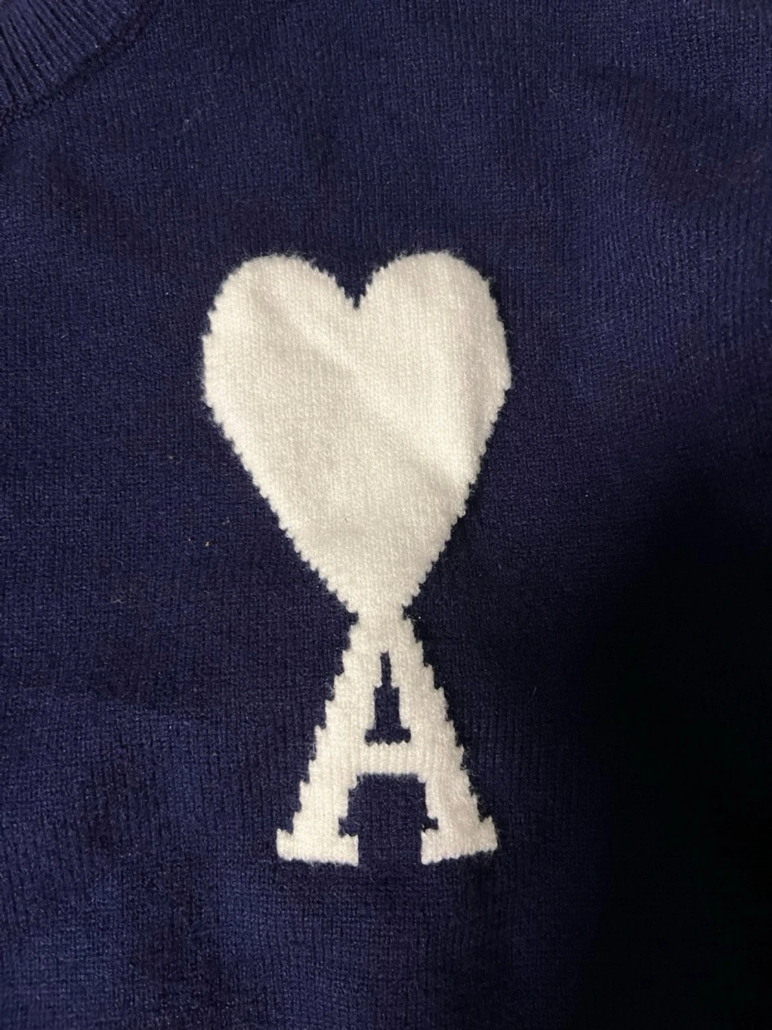 Snygg tröja med A märke - 1