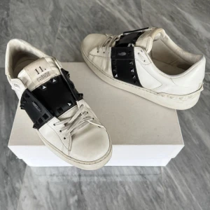 Valentino Rockstud skor  - Valentino Rockstud skor - Skick: Fint skick - Tillbehör: Valentino kort - Nypris: 6000kr - TrendWardrobe