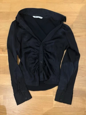 Skjorta - Skjorta från Zara, köpt begagnad, endast testad av mig. 
