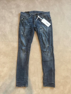 Dondup jeans - Säljer nu ett par riktigt goa Dondup jeans i modellen George i en sjukt sällsynt tvätt, w30 och nypris ca 3 tusen. Mitt pris endast 649! Hör av er vid minsta tanke!
