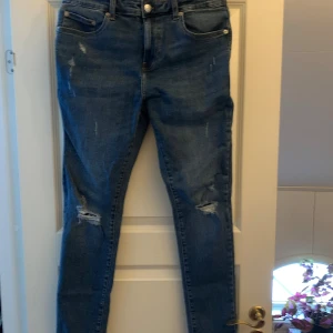 Jeans från Only & Sons - Helt nya Jeans från Only & Sons. Slim modell. Endast testade ett par timmar. W33 L32