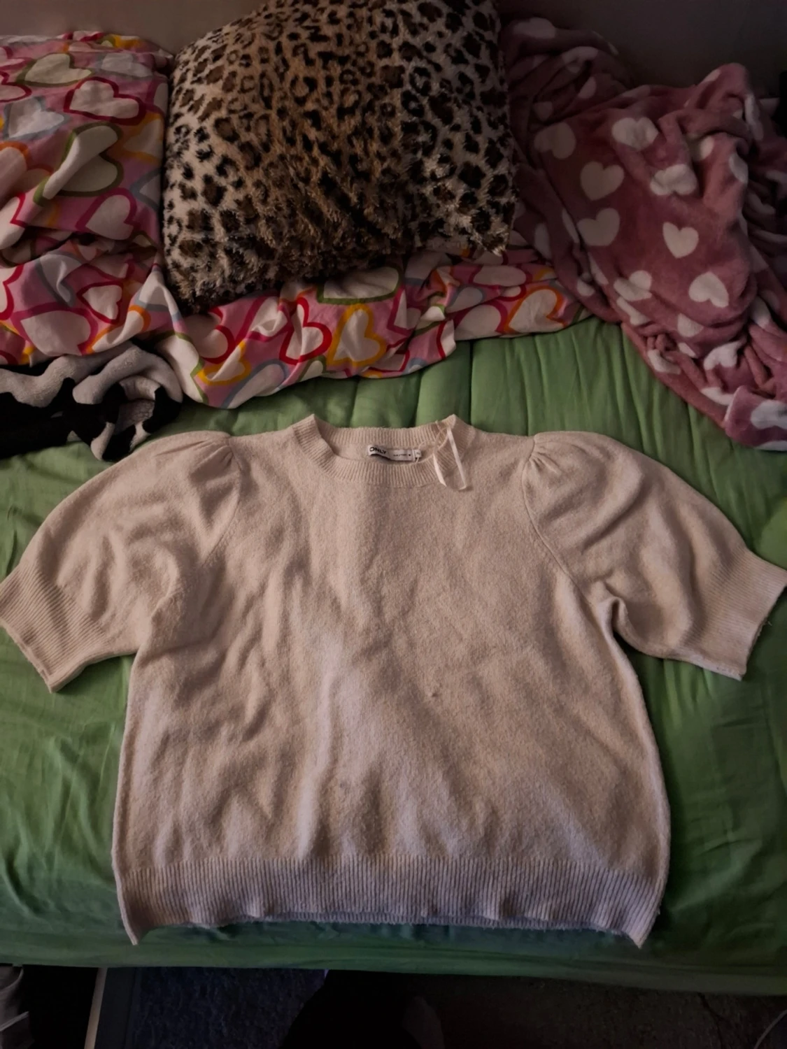 Beige stickad tröja med puffärm