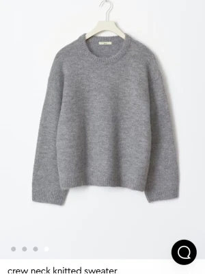 Grå stickad tröja - Mysig grå stickad tröja från Gina Tricot i storlek S💞