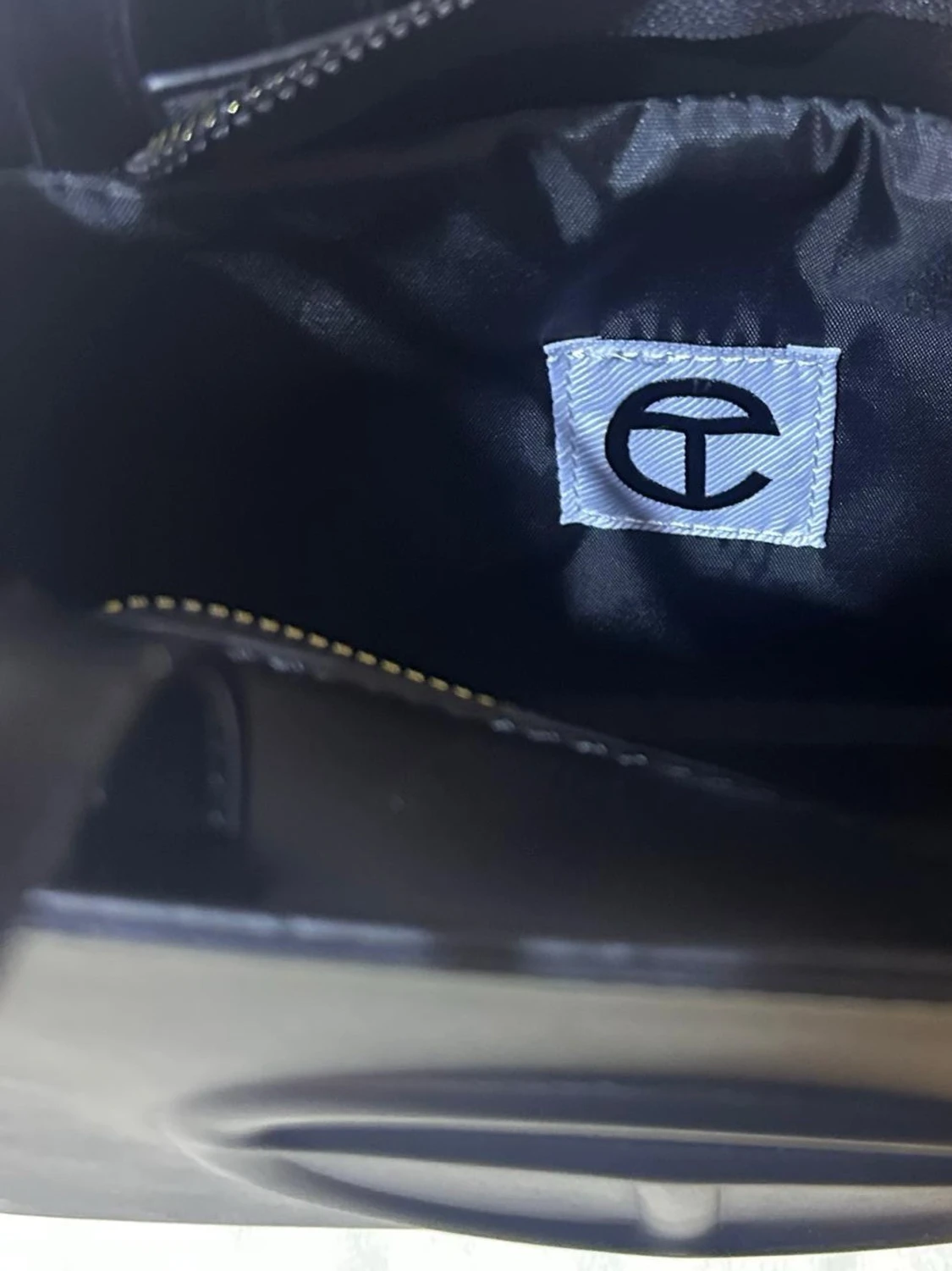 Svart axelväska från Telfar - 1