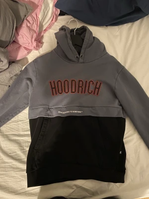 Hoodrich tröja - Väldigt bra skick pris går att diskutera 
