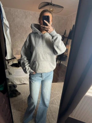 Grå Hoodie - Från Bik Bok. Storlek XS.