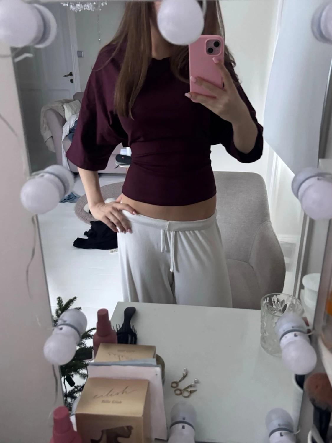 Vinröd omlottopp med knyt i ryggen