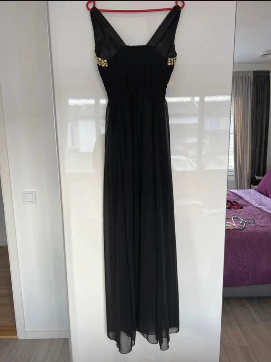 Svart långklänning med guldstenar - 2