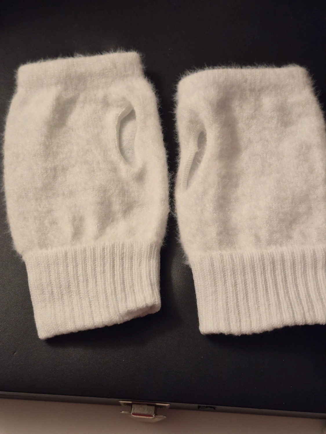  Helt nya Vita stickade handledsvärmare - 2
