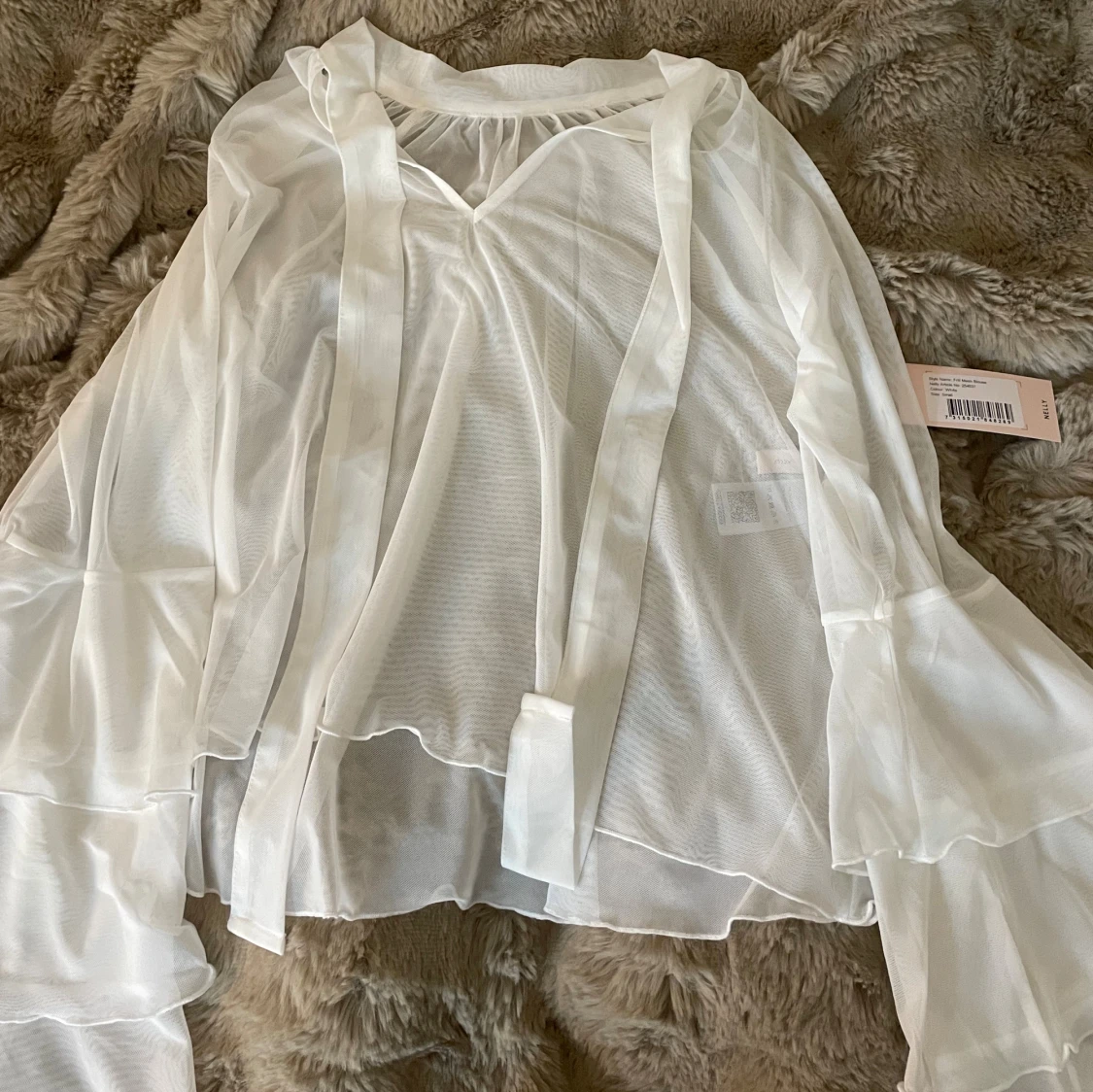 Helt oanvänd blus från Nelly!! - 1