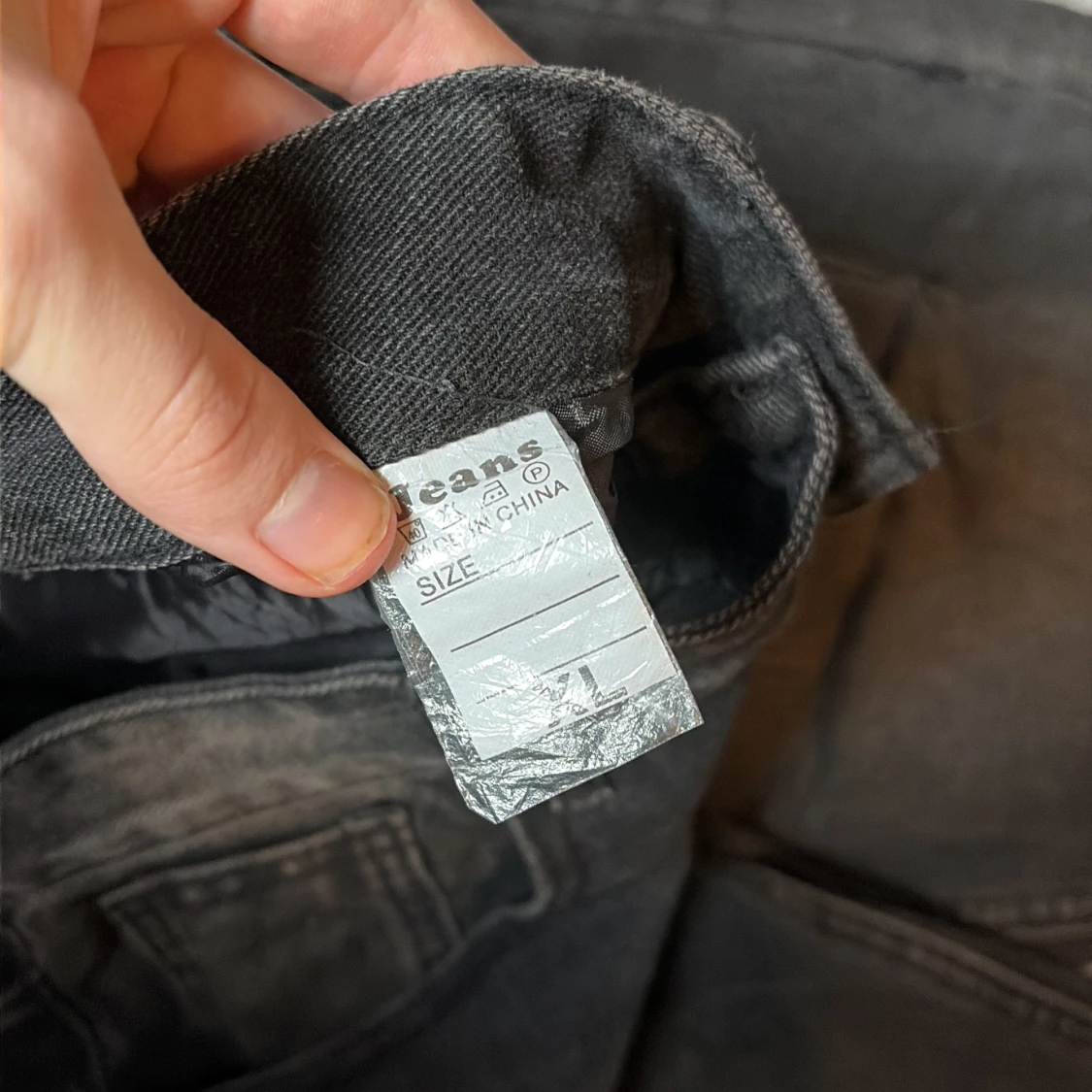 Svarta jeansbyxor i straight fit - 1