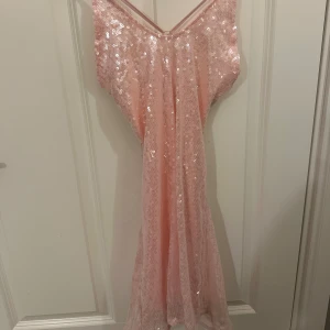 Rosa paljett klänning  - Söt rosa paljett / glitter  klänning 