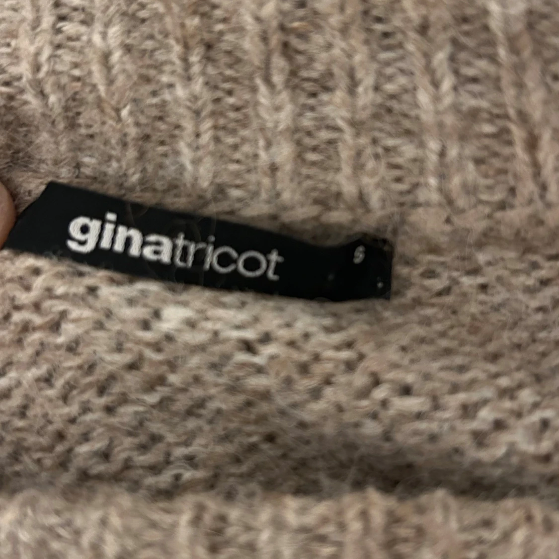 Beige stickad tröja från Gina Tricot - 2