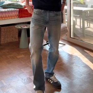 G-star jeans - G-star Mosa straight jeans. Helt nya. Nypris 2299kr. Unik och sjuk snygg vintage wash. 