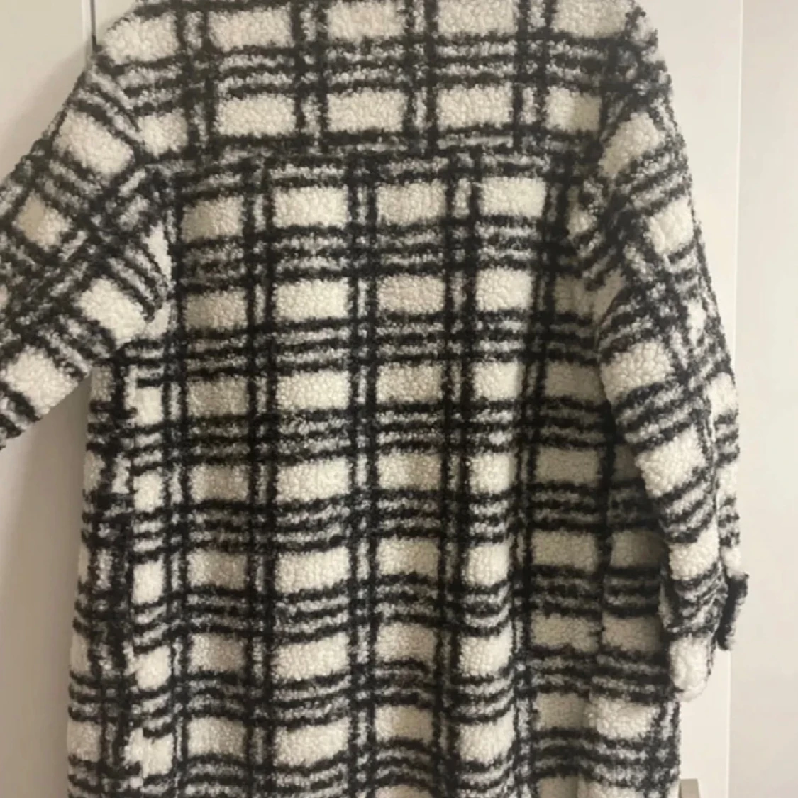 Rutig teddyjacka från Kappahl - 1