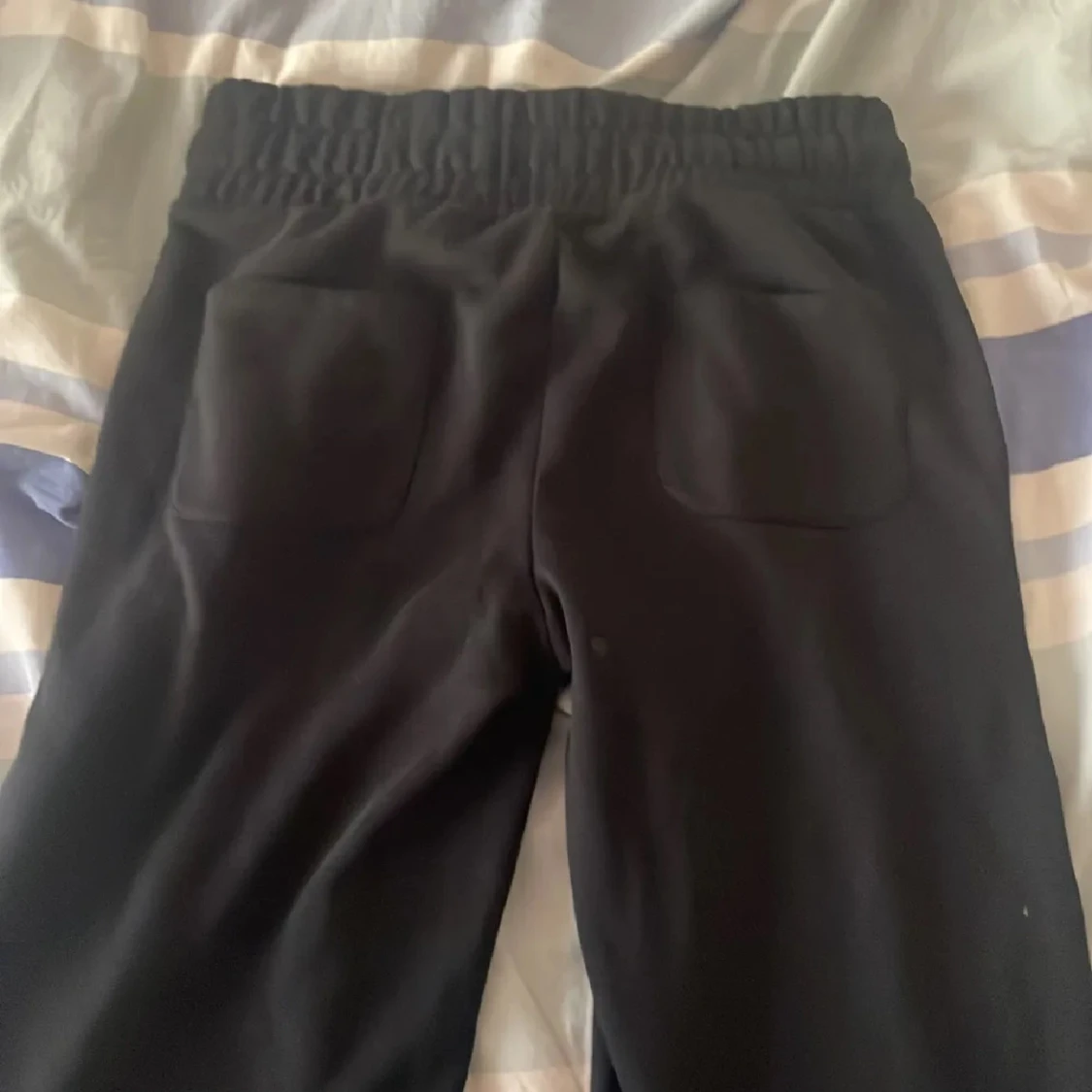 Svarta mjukisbyxor från 157, storlek S