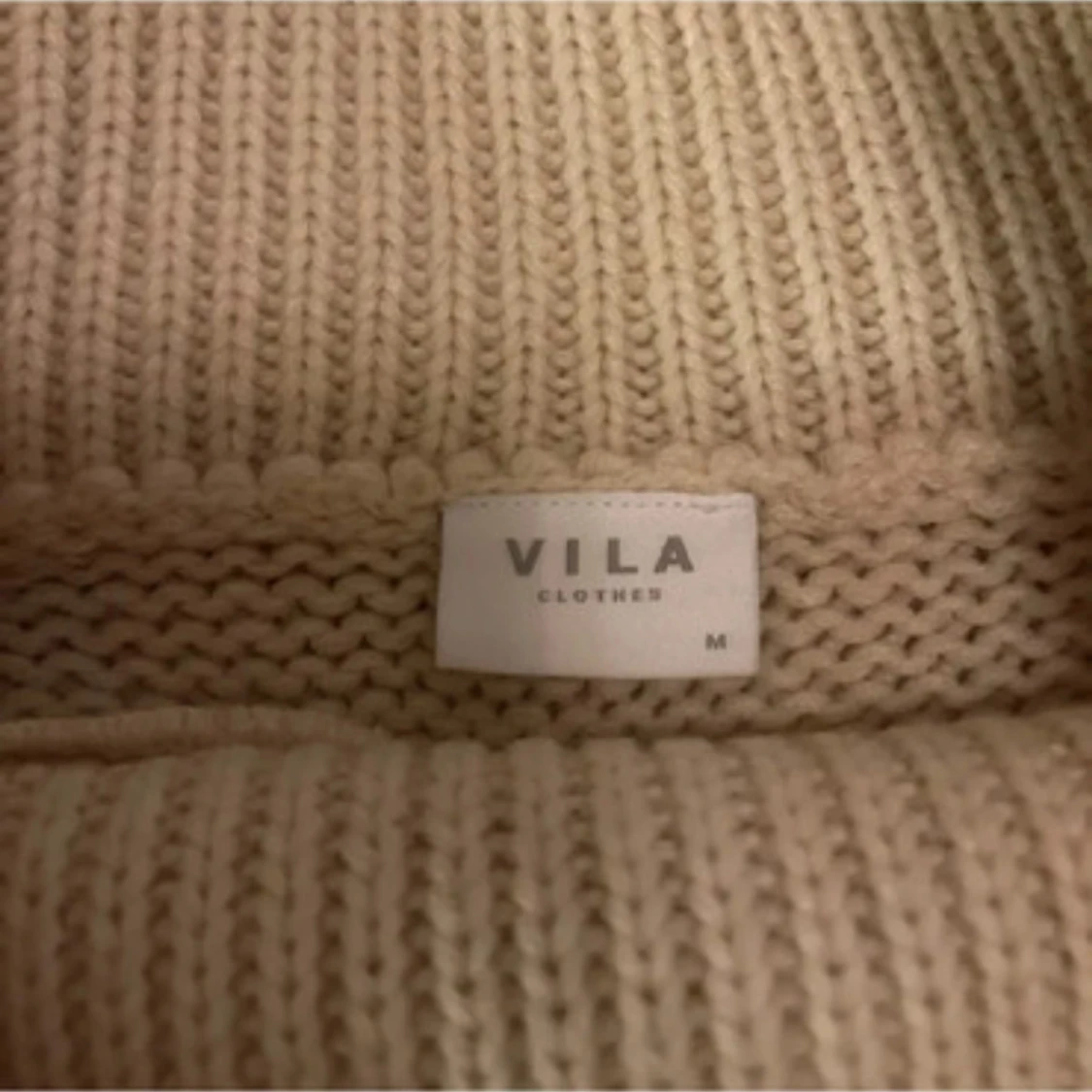 Ny Beige stickad polotröja från Vila - 1