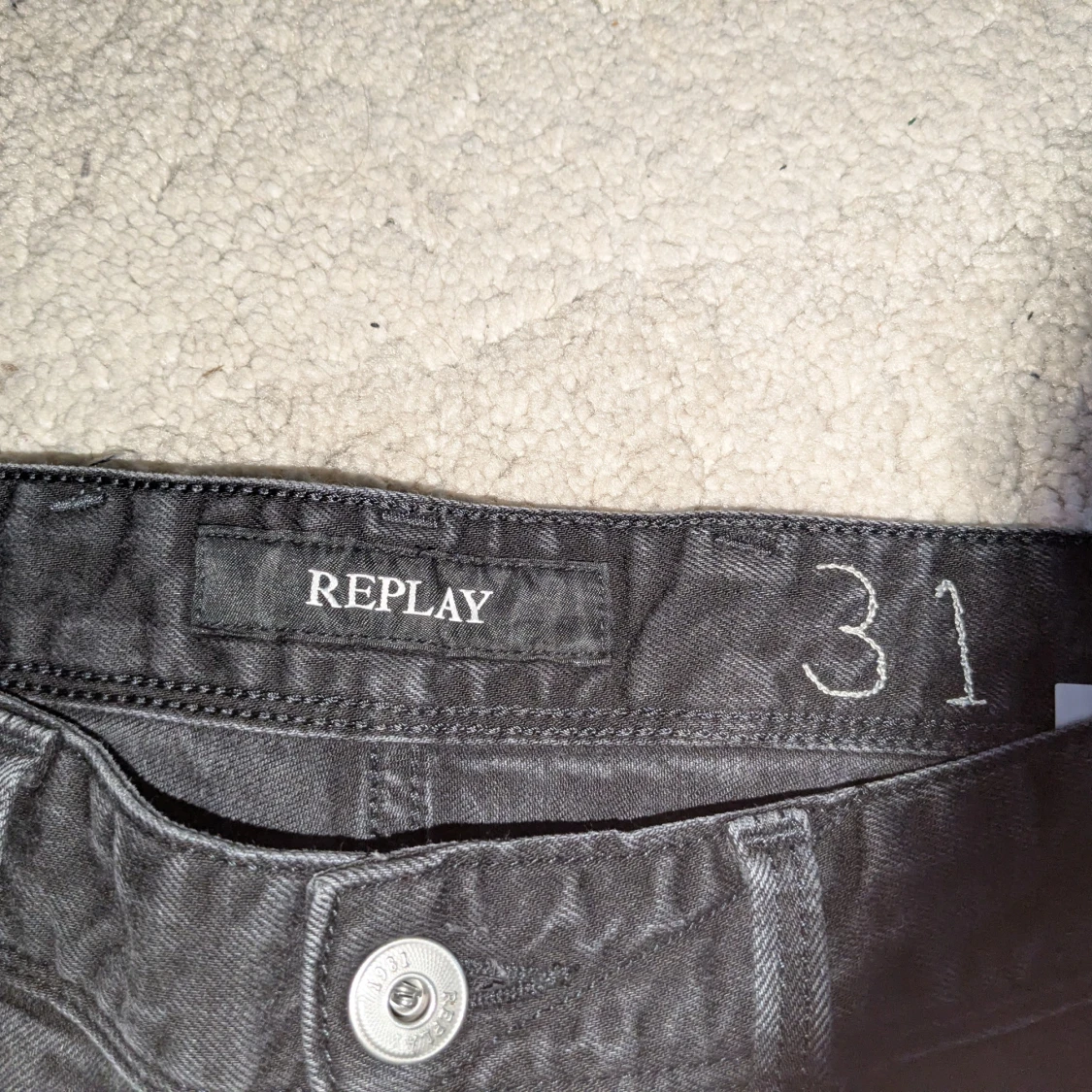 Svarta Replay jeans, storlek 31 - 3