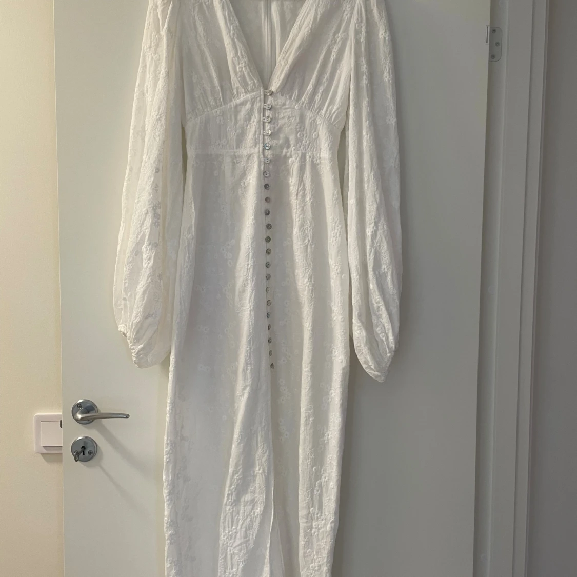 Vit långklänning från Adoore